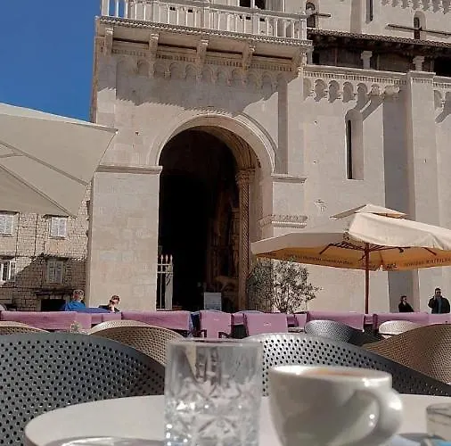 New Apartman P & B דירה *